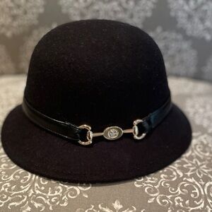 NWOT Giani Bernini Black Gold Accented Equestrian Cap Old Money OS